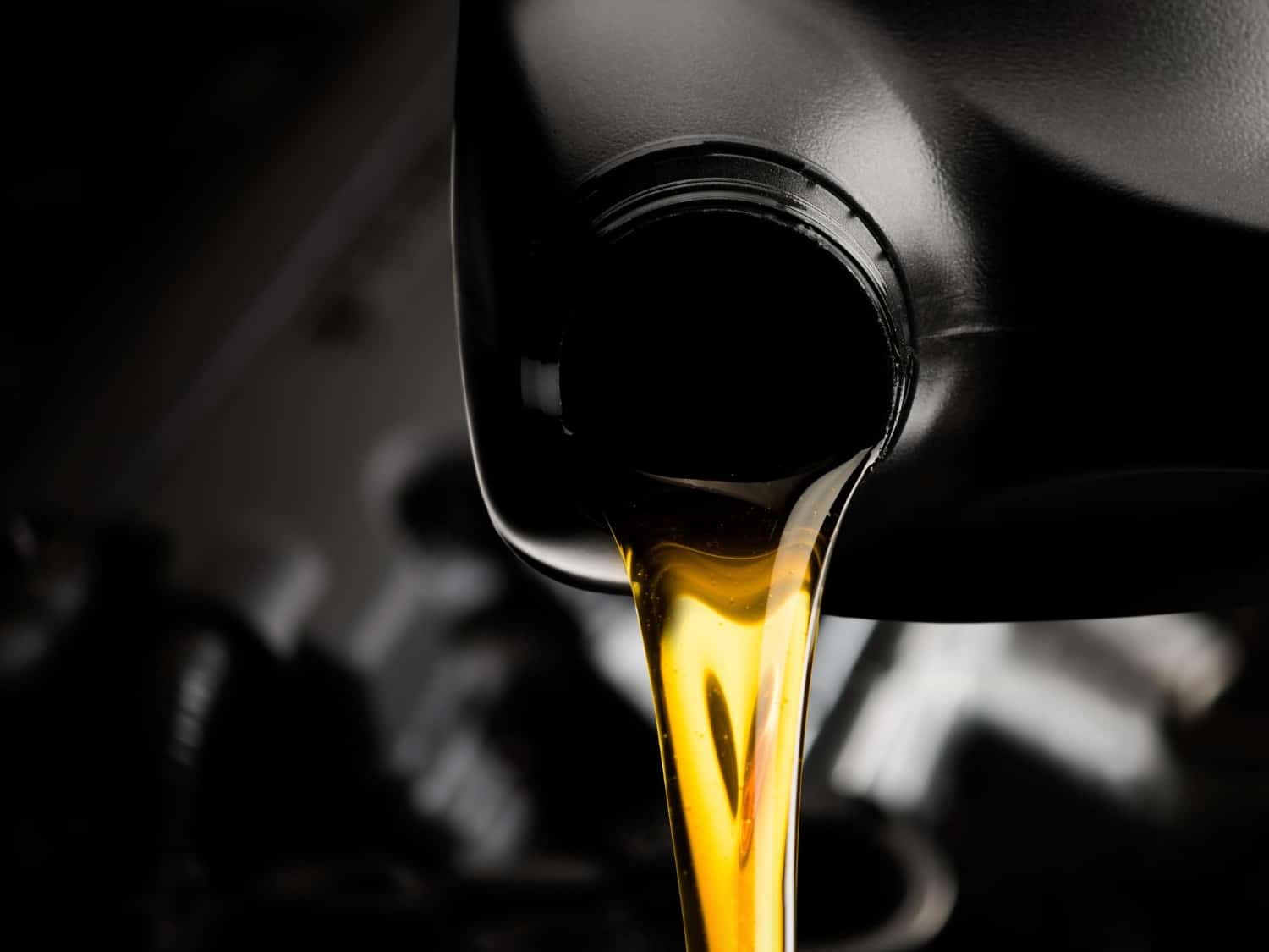 Kiedy wymienić olej hydrauliczny? Przebieg a realne zużycie